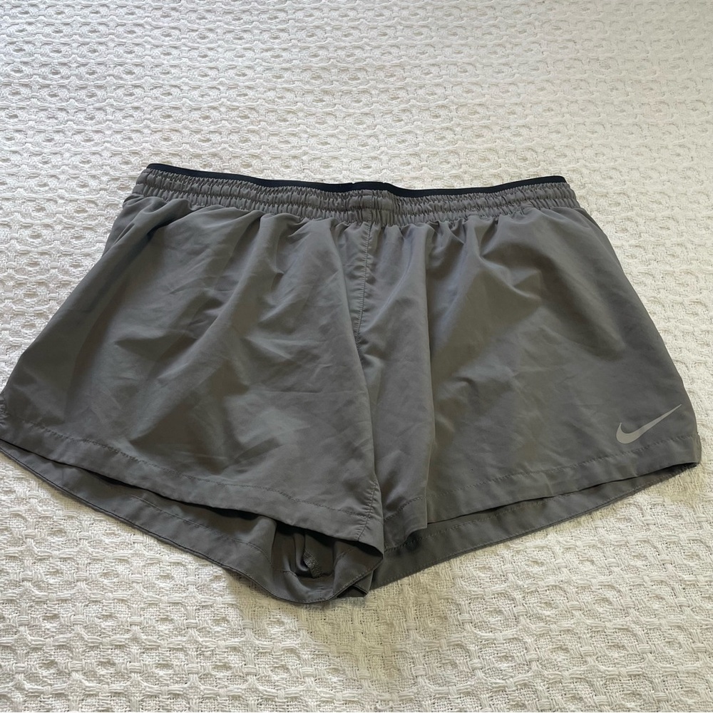 Nike‎ Women's Gray Shorts Size Large ~ Workout or Gym Wear